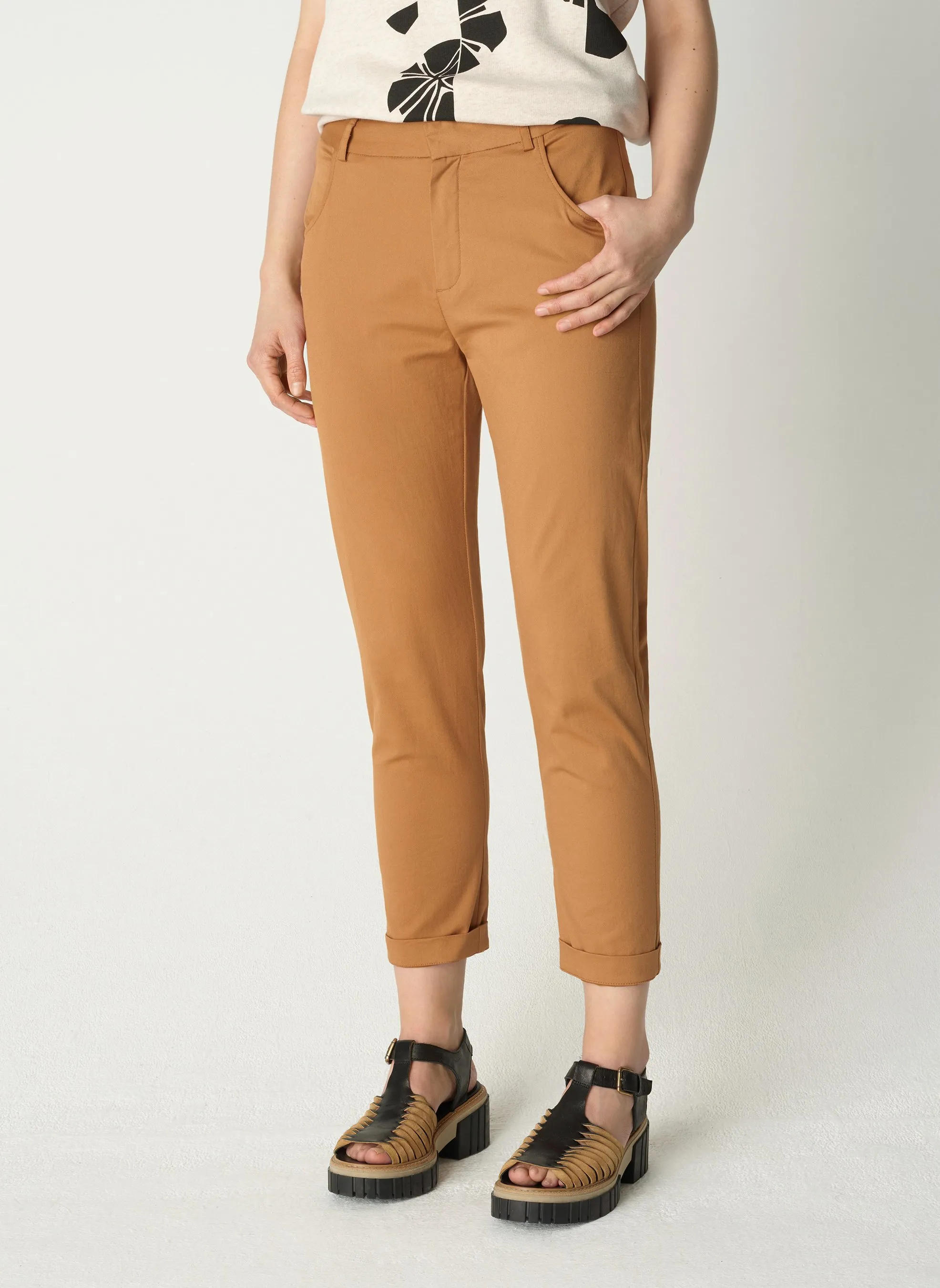 ACOTE Pantalón recto de talle bajo en marron