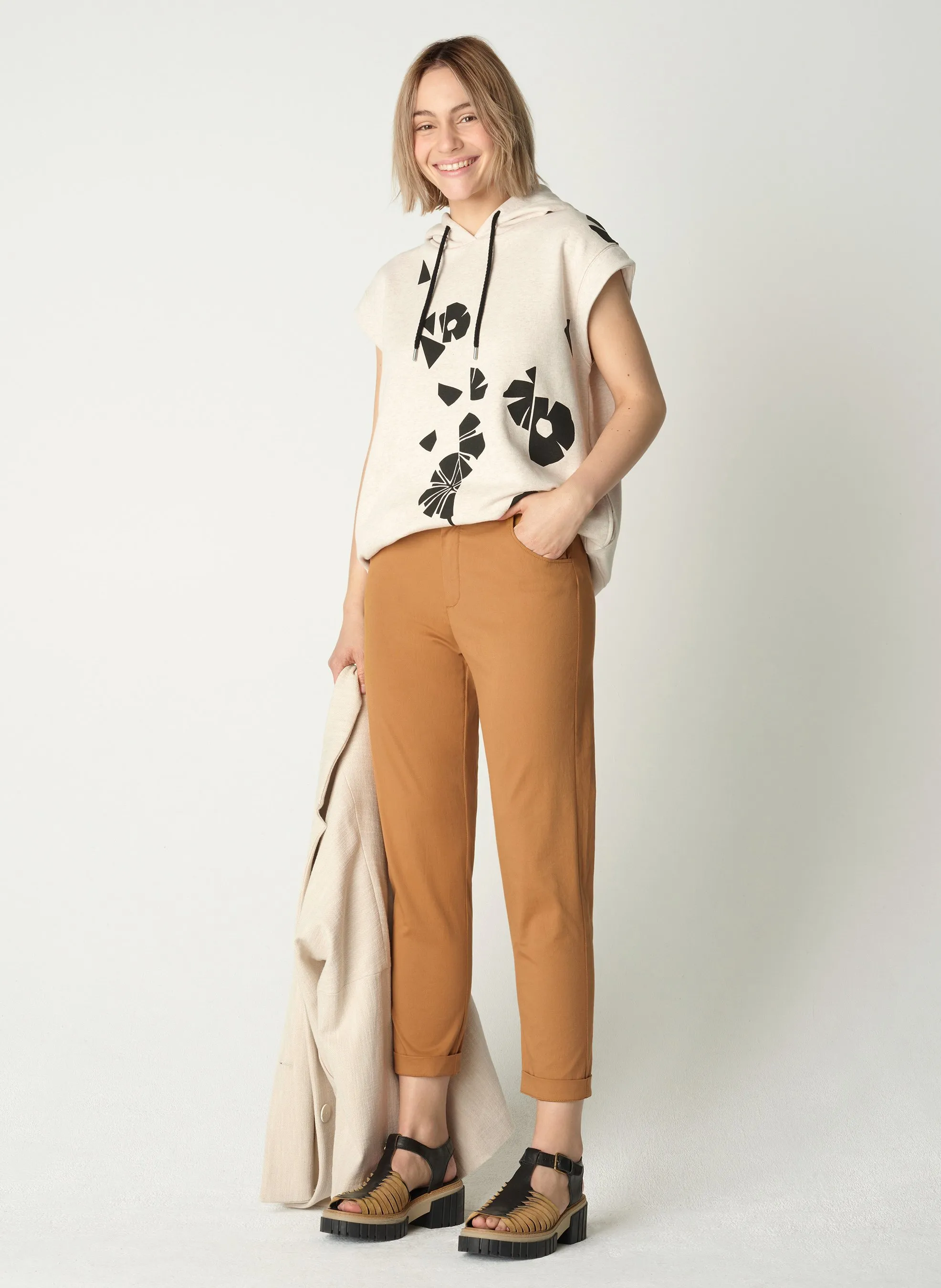 ACOTE Pantalón recto de talle bajo en marron