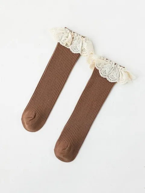 Calcetines altos con encaje marrón