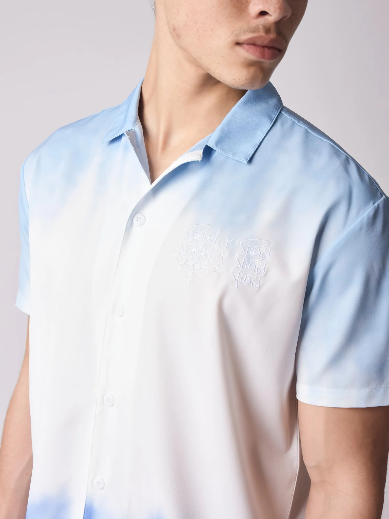 Camisa con triple logotipo
