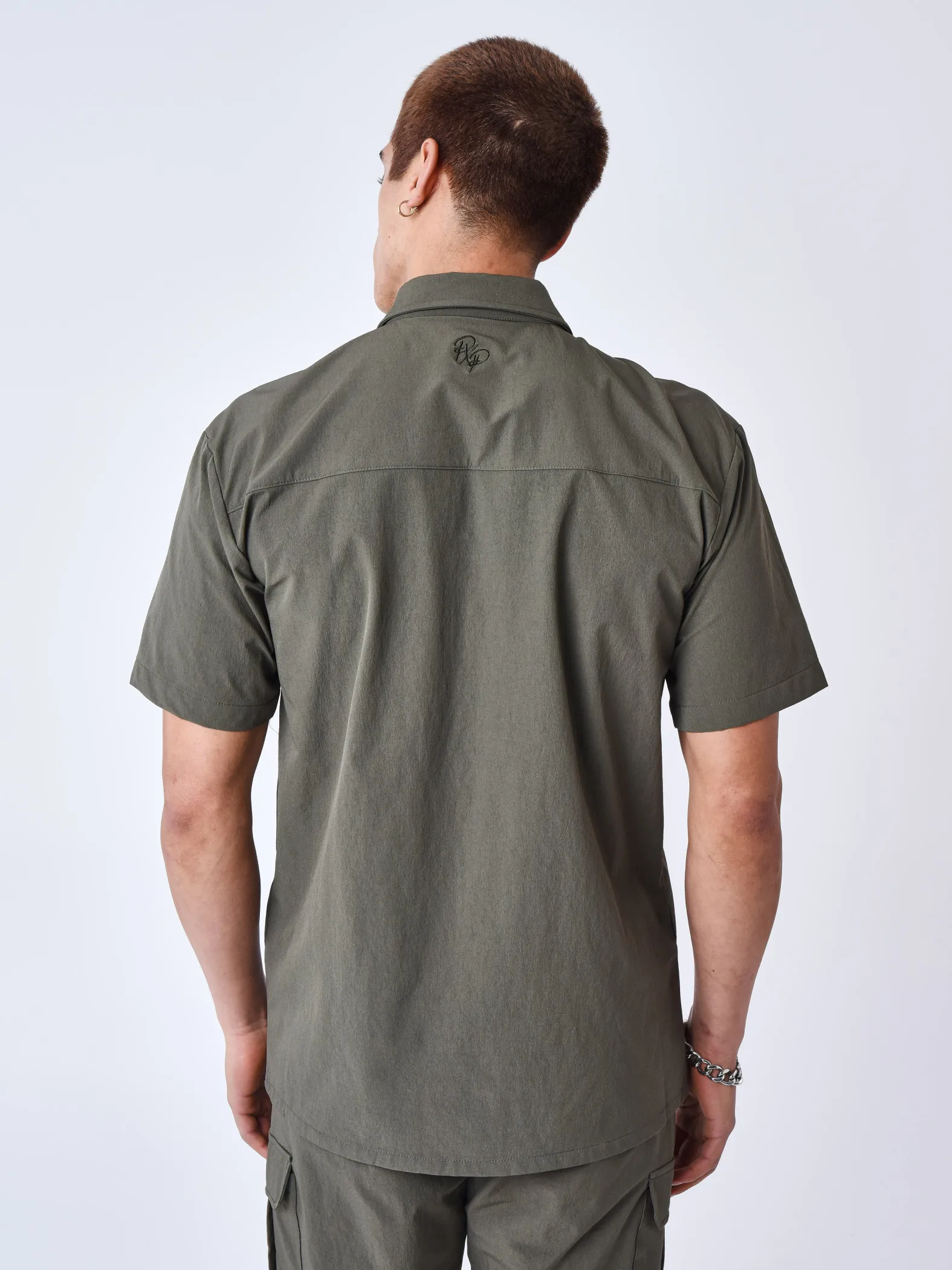 Camisa lisa de manga corta con textura
