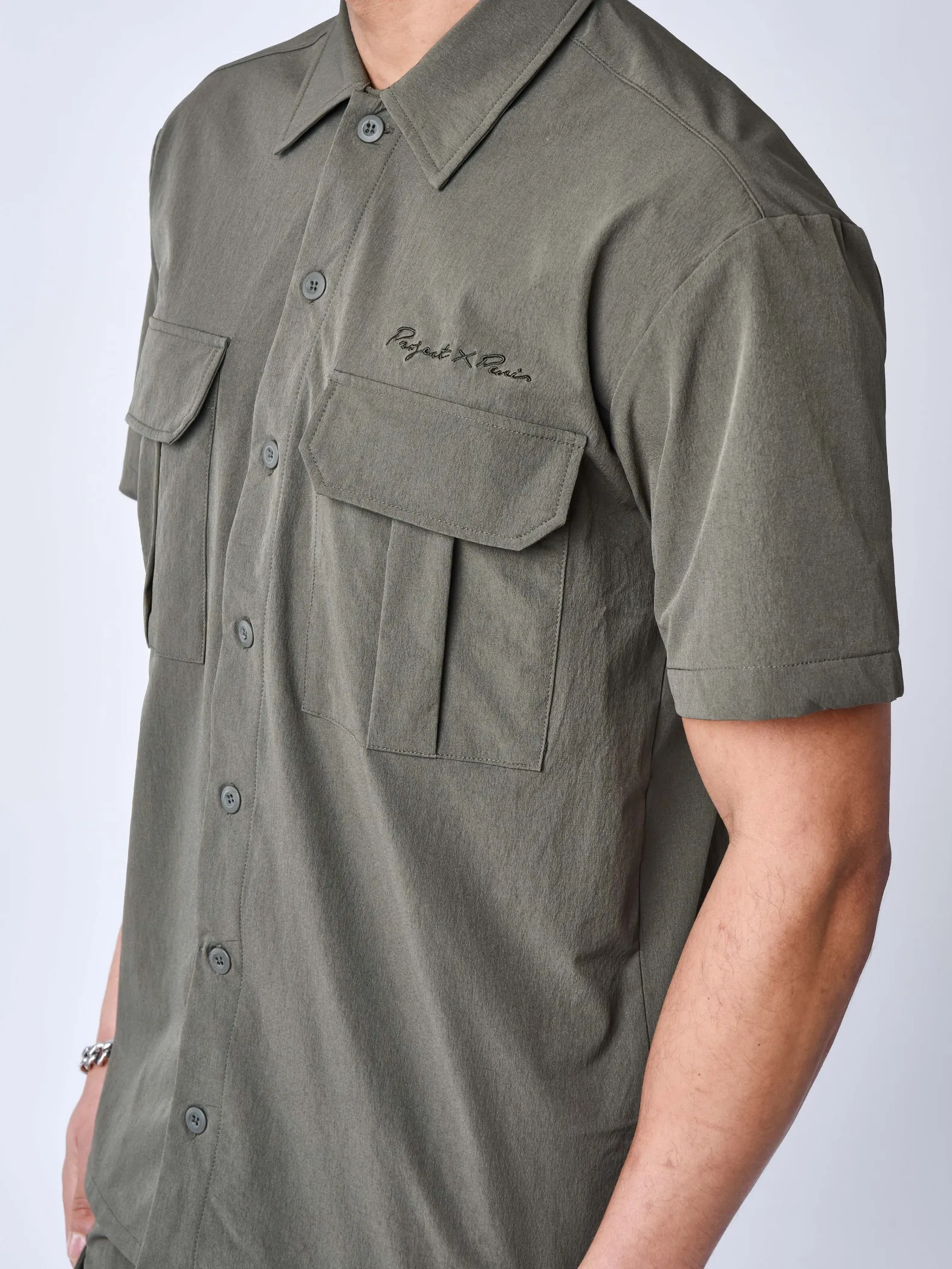 Camisa lisa de manga corta con textura