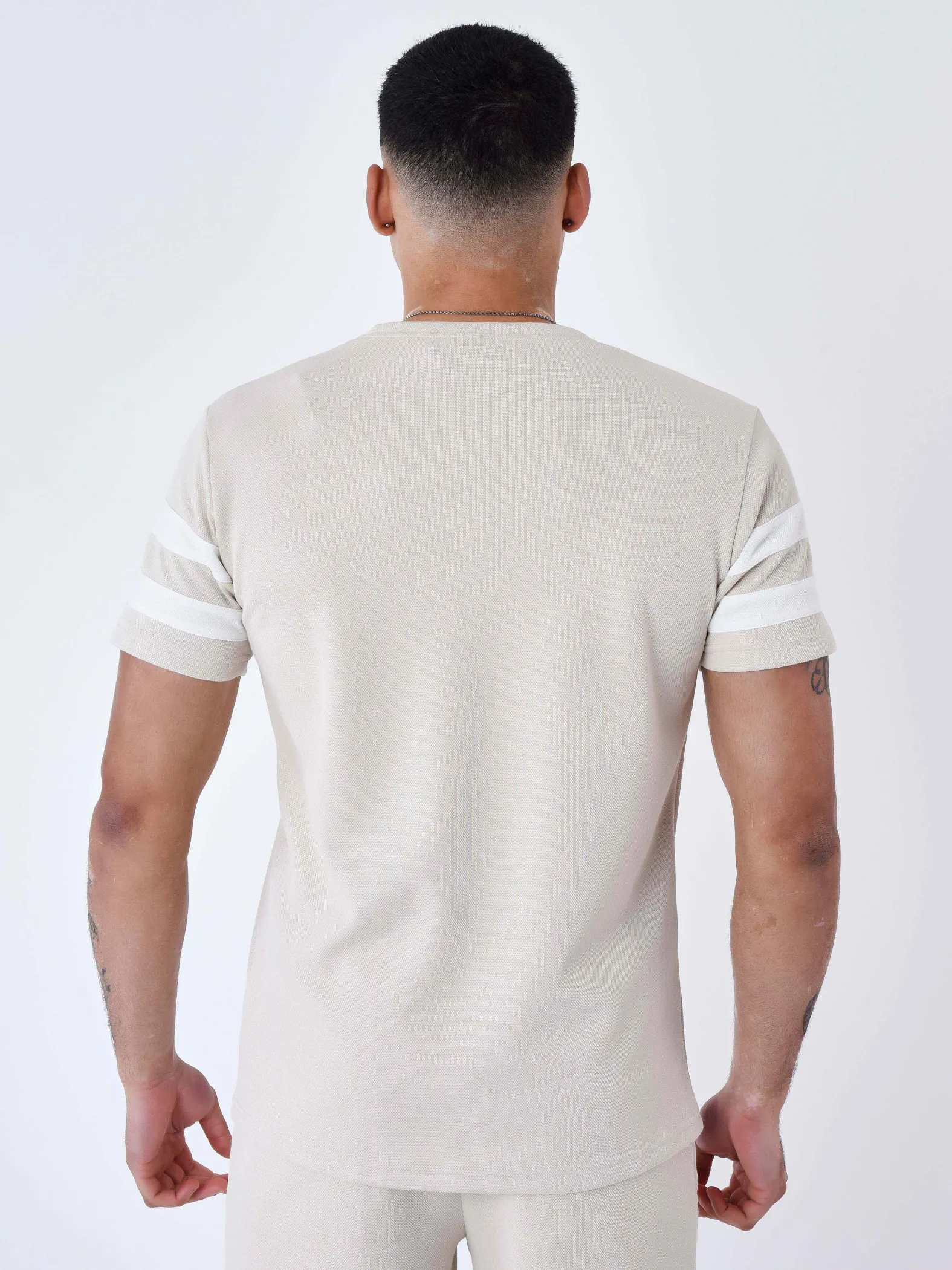 Camiseta con banda cosida