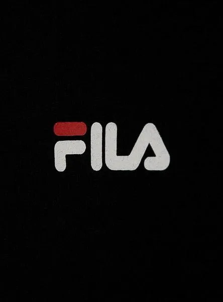 camiseta fila tait negra para niño y niña