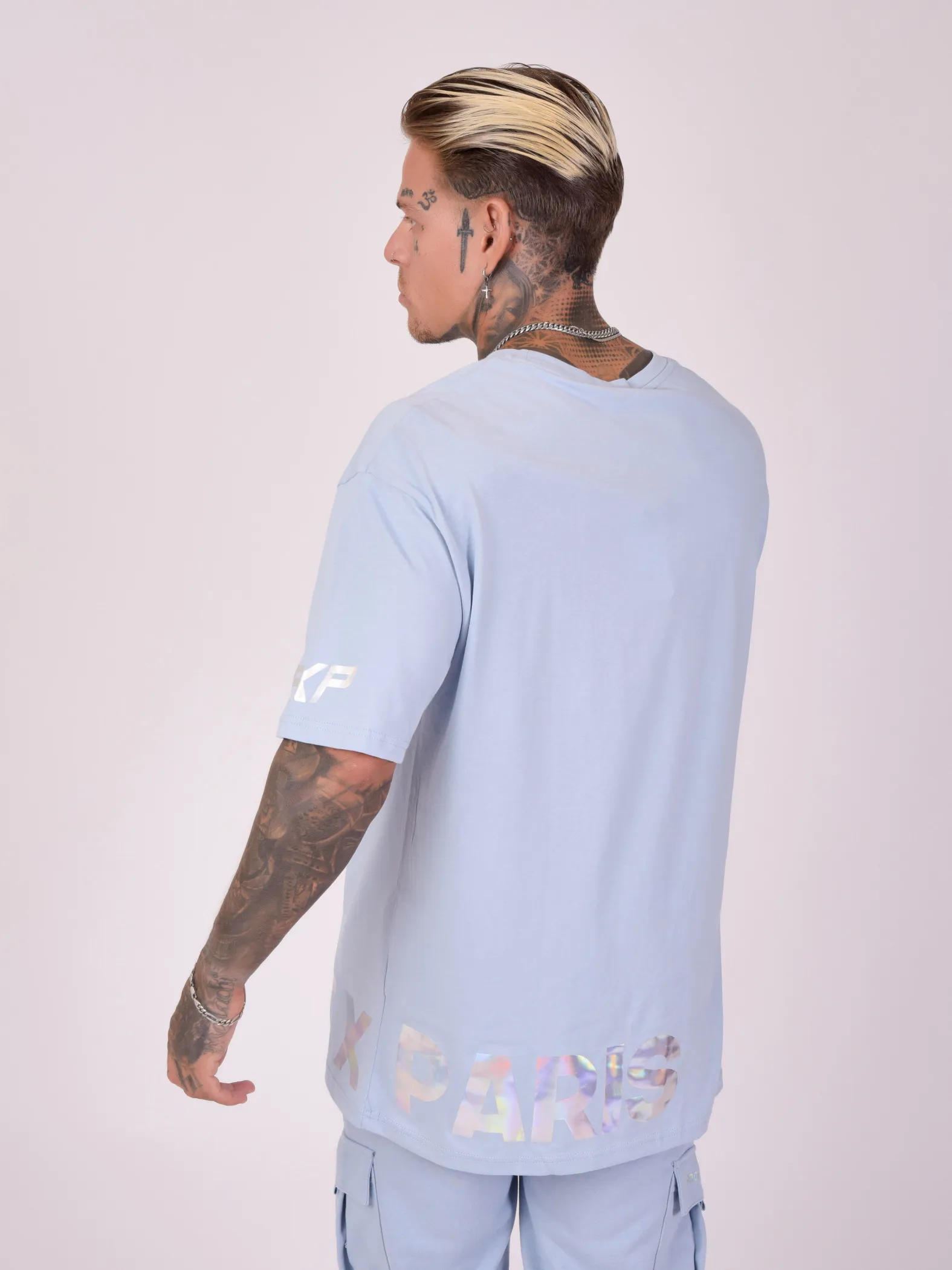Camiseta holgada con logotipo iridiscente