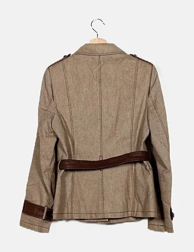 Caramelo Chaqueta beige con cinturón