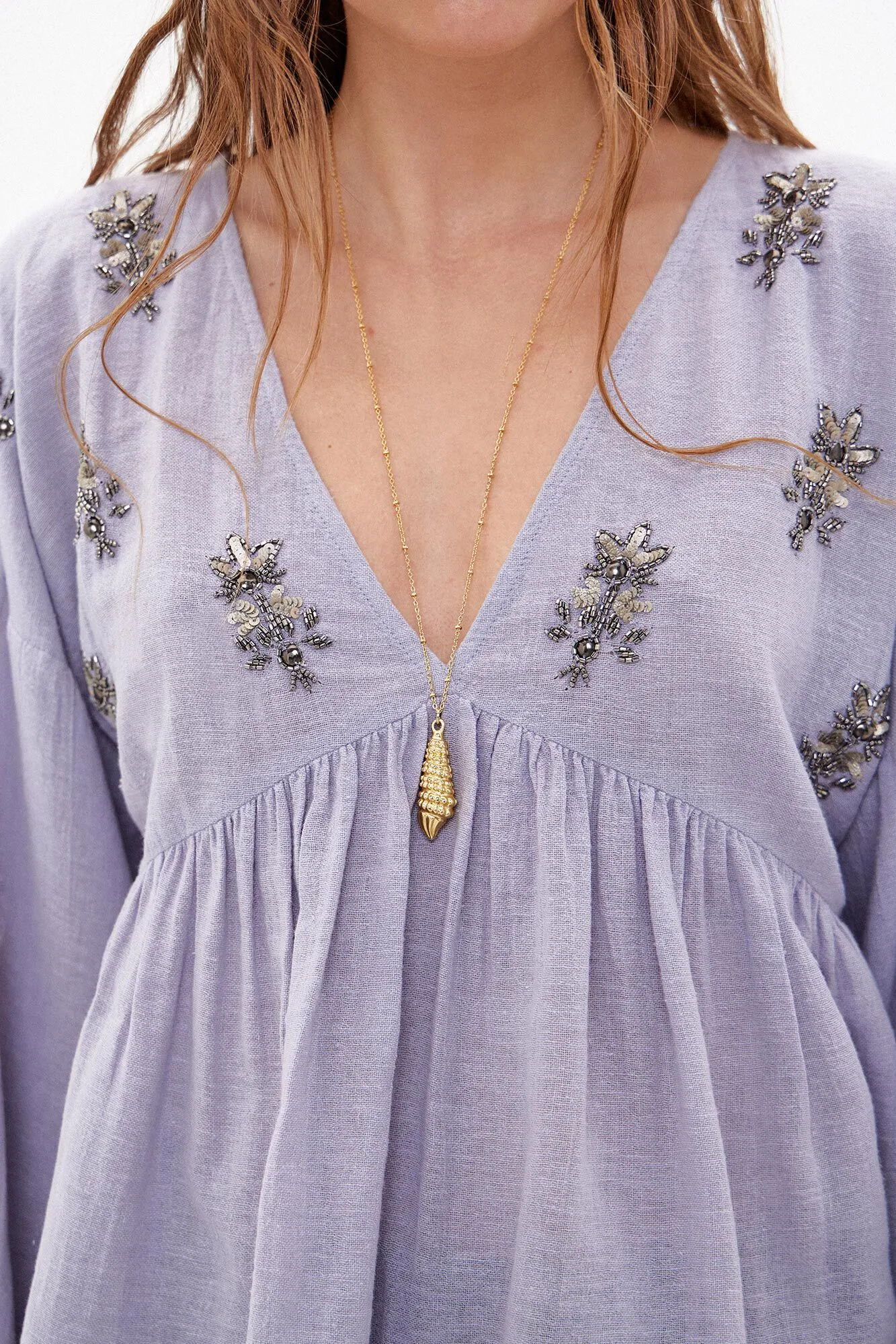 Eva. Blusa con piedras bordadas.