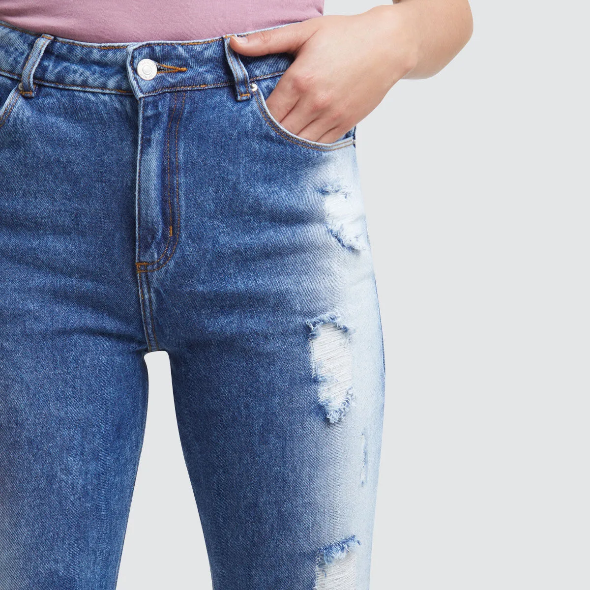 Jean Mom Con Desgaste Lateral