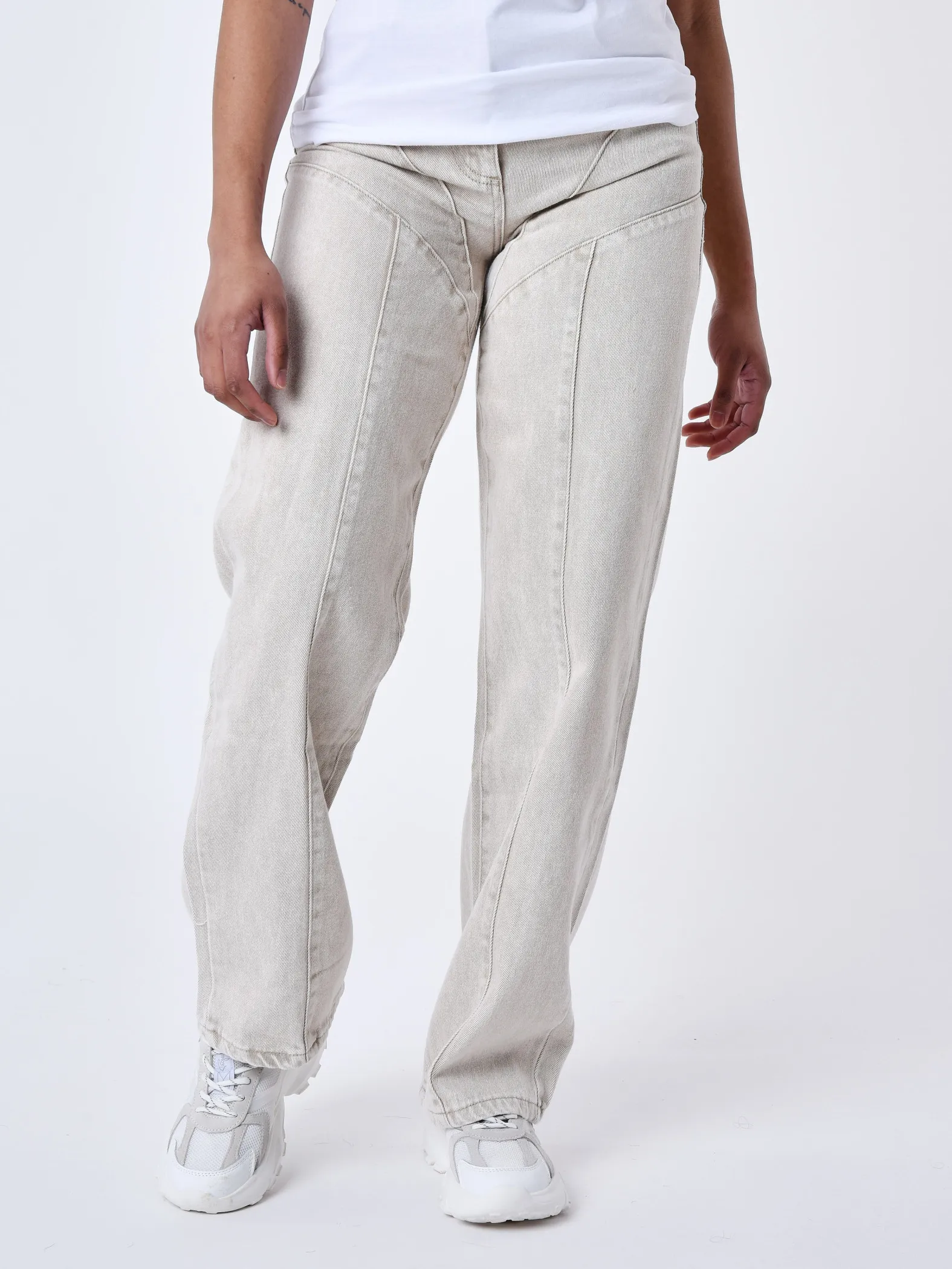 Jeans holgados con varias costuras