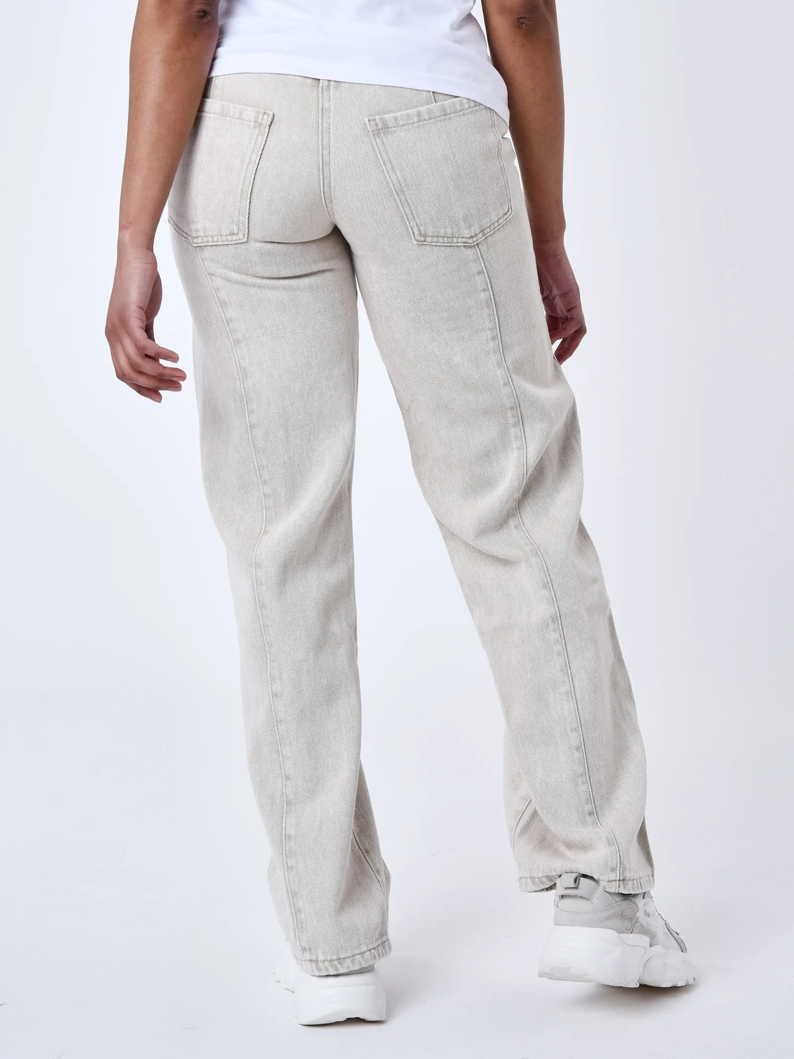 Jeans holgados con varias costuras