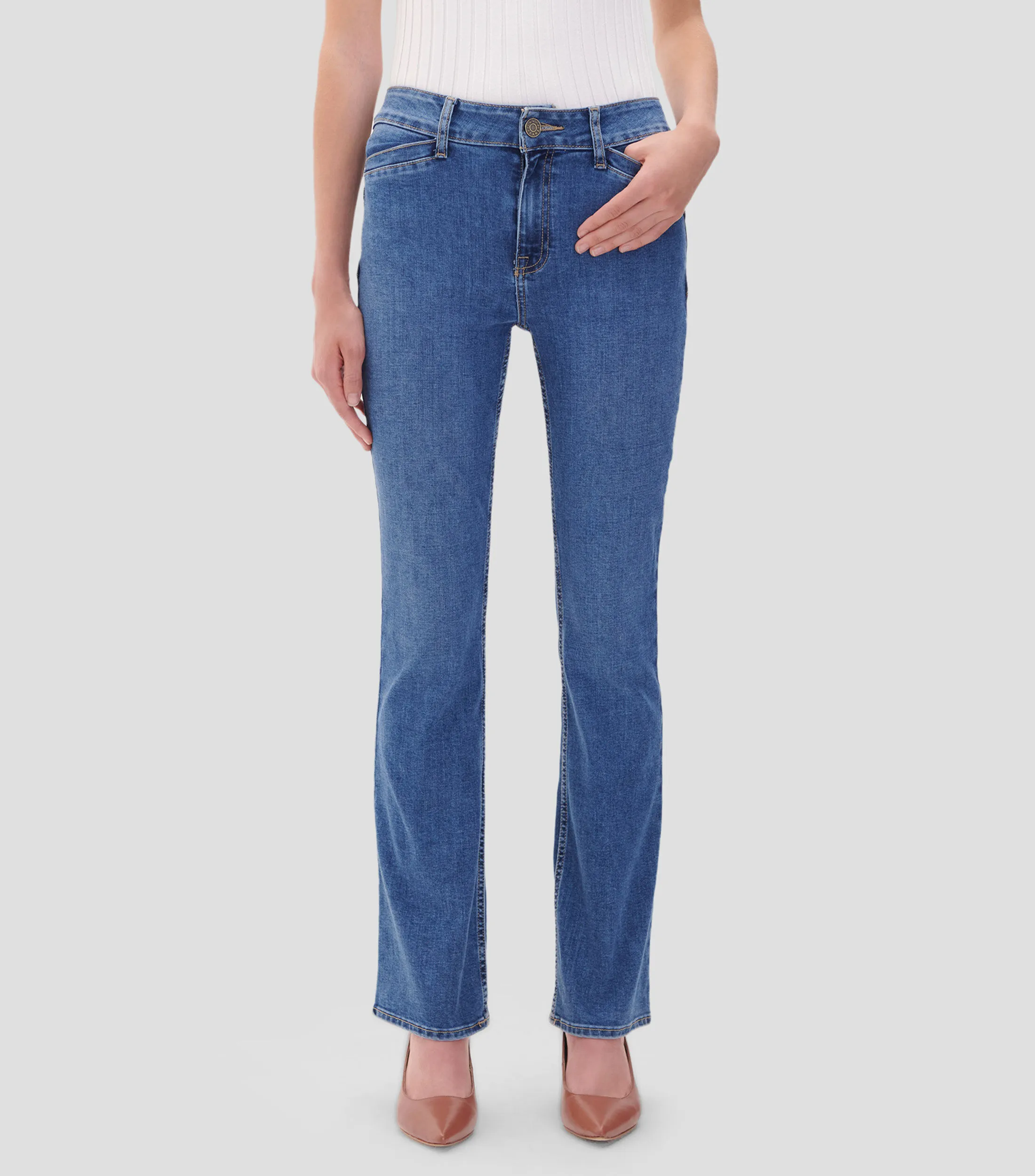 Julio Jeans Acampanado Tiro Medio Mujer