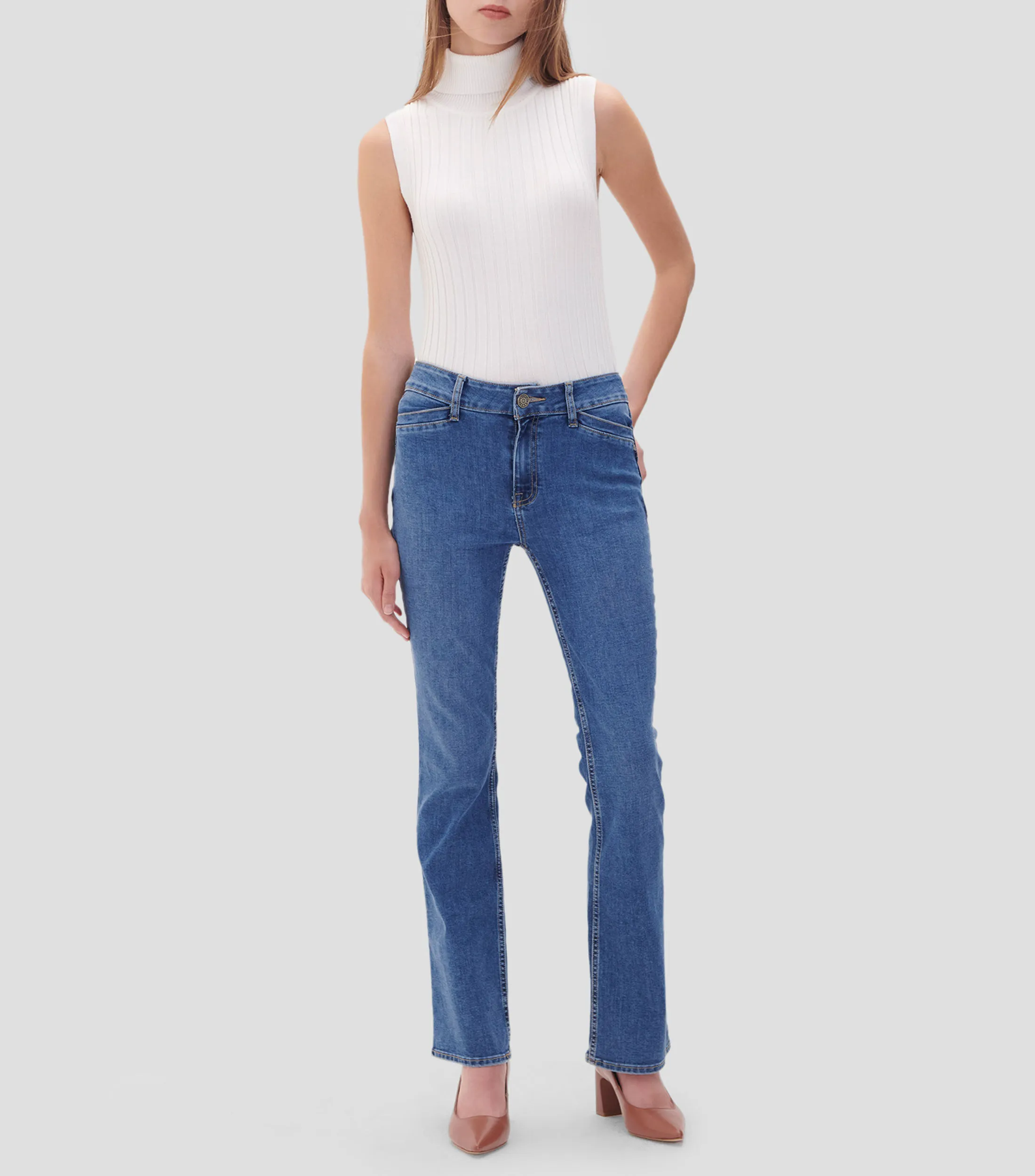 Julio Jeans Acampanado Tiro Medio Mujer