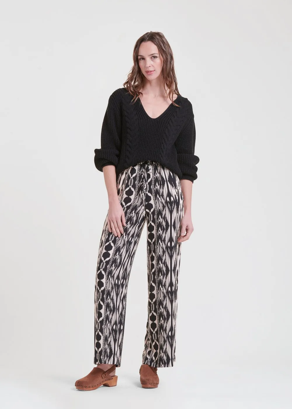 LA FEE MARABOUTEE Pantalón recto estampado de talle alto en negro