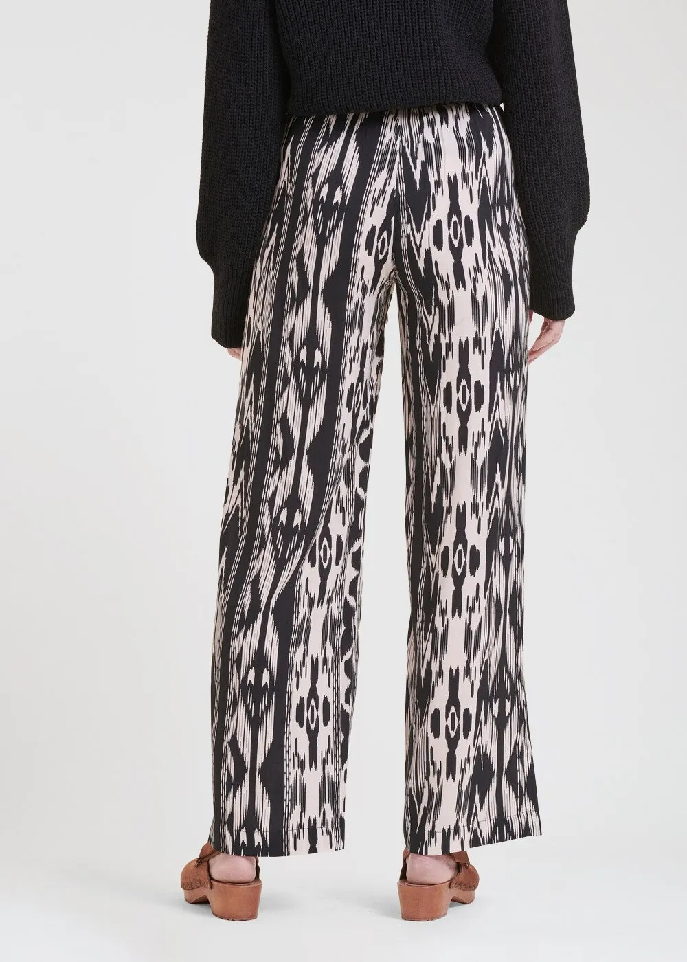 LA FEE MARABOUTEE Pantalón recto estampado de talle alto en negro