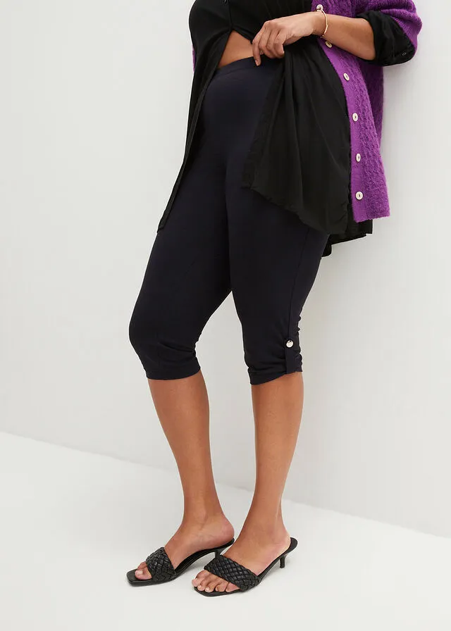 Leggings capri con botón Negro