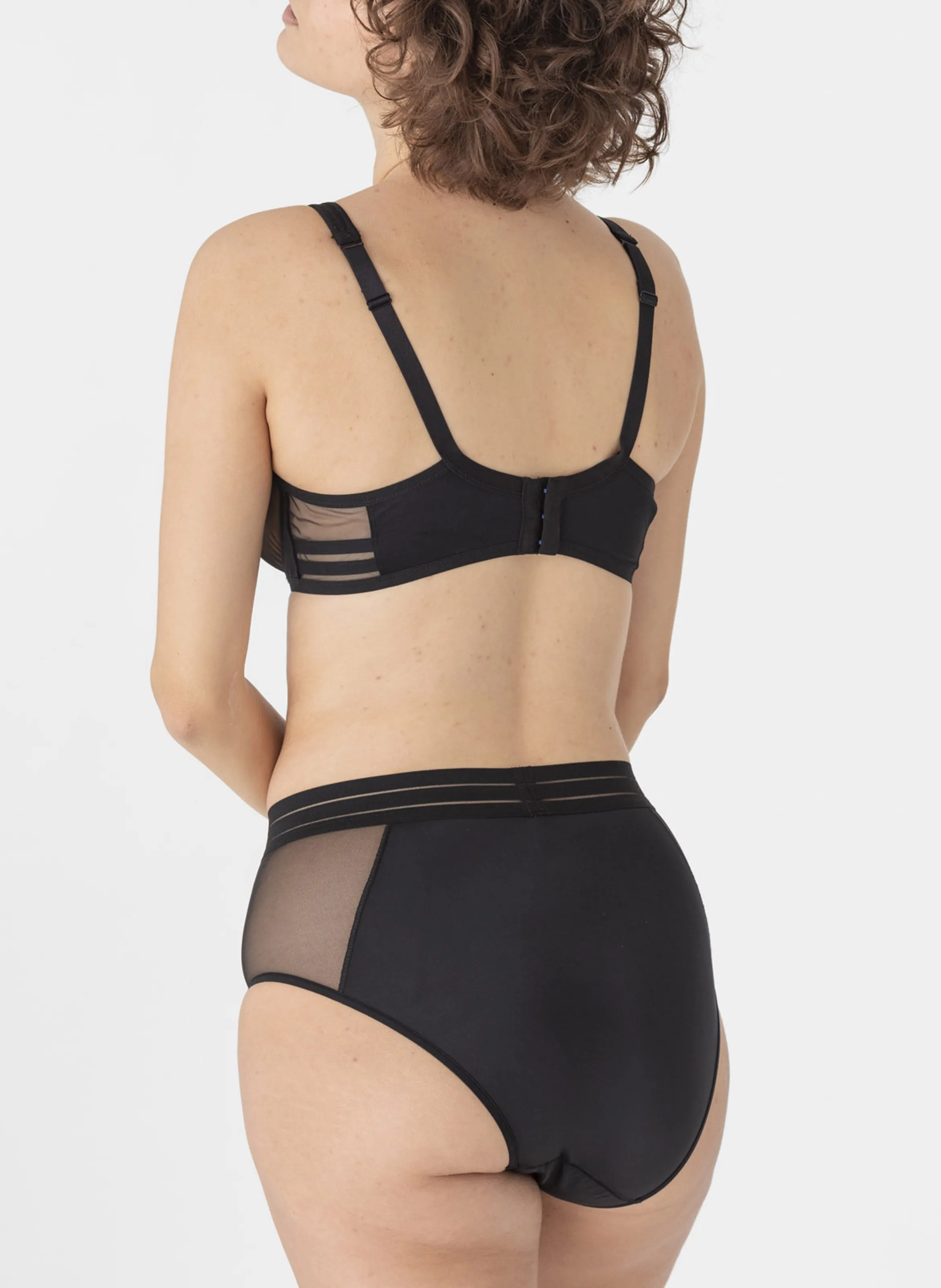 MAISON LEJABY NUFIT  BRAGUITA DE MICROFIBRA DE TALLE ALTO EN NEGRO