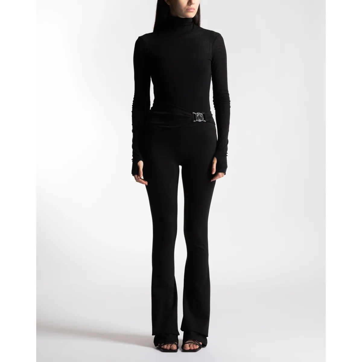 Pantalones fluidos Versace Jeans Couture 75HAA323 Negro