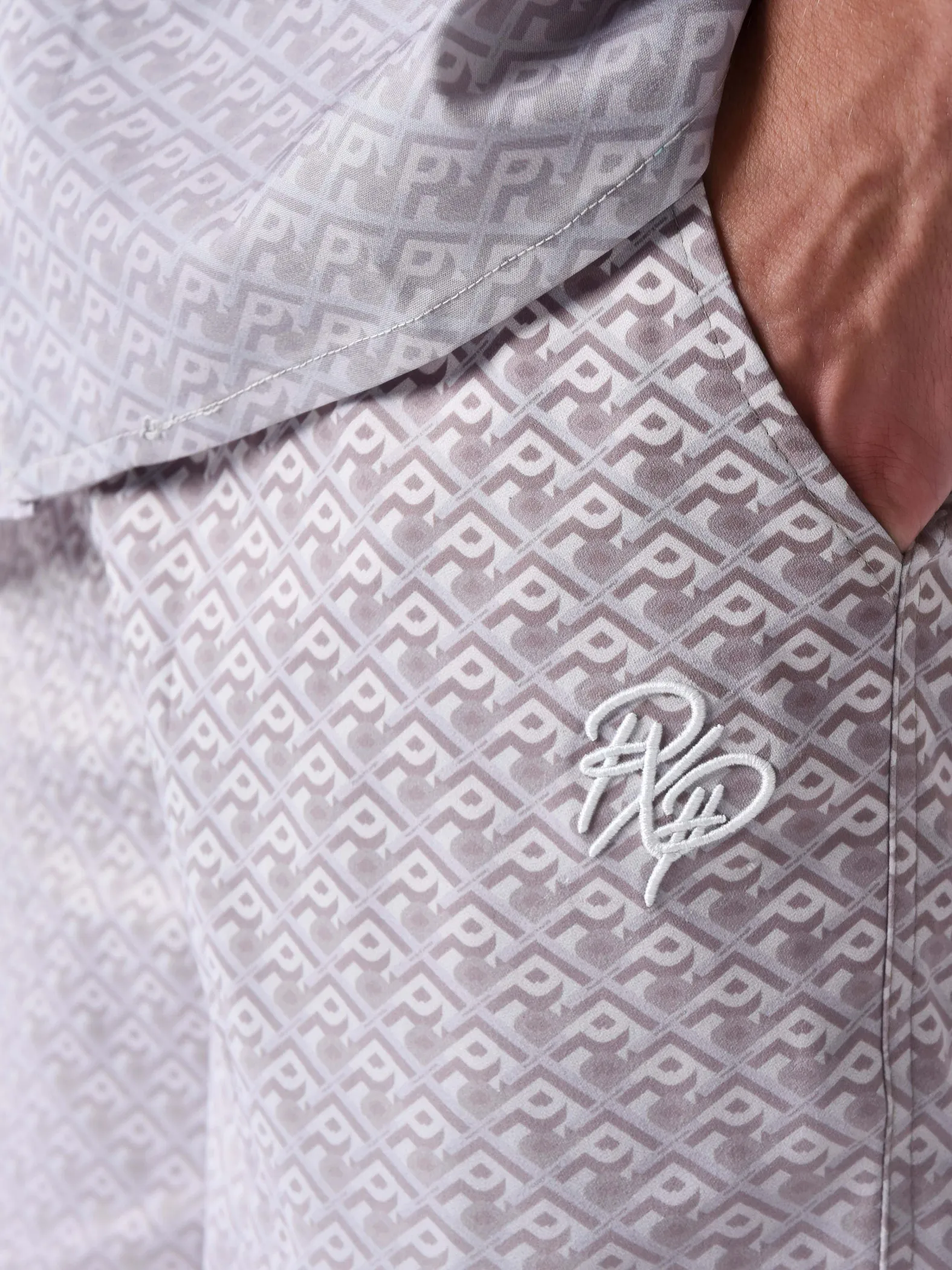Pantalón corto con estampado degradado Graphic Gaze