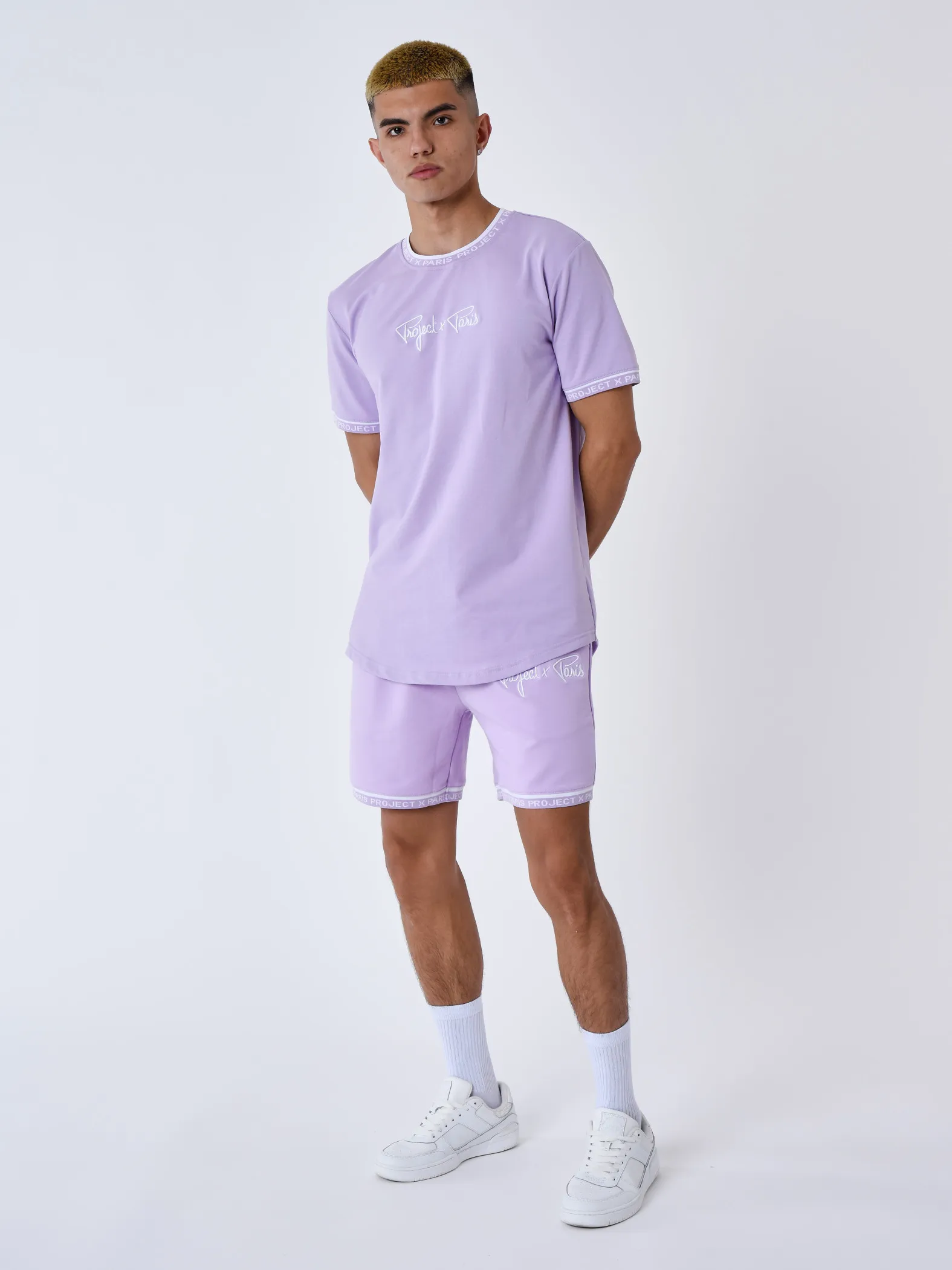 Pantalón corto con logotipo bordado
