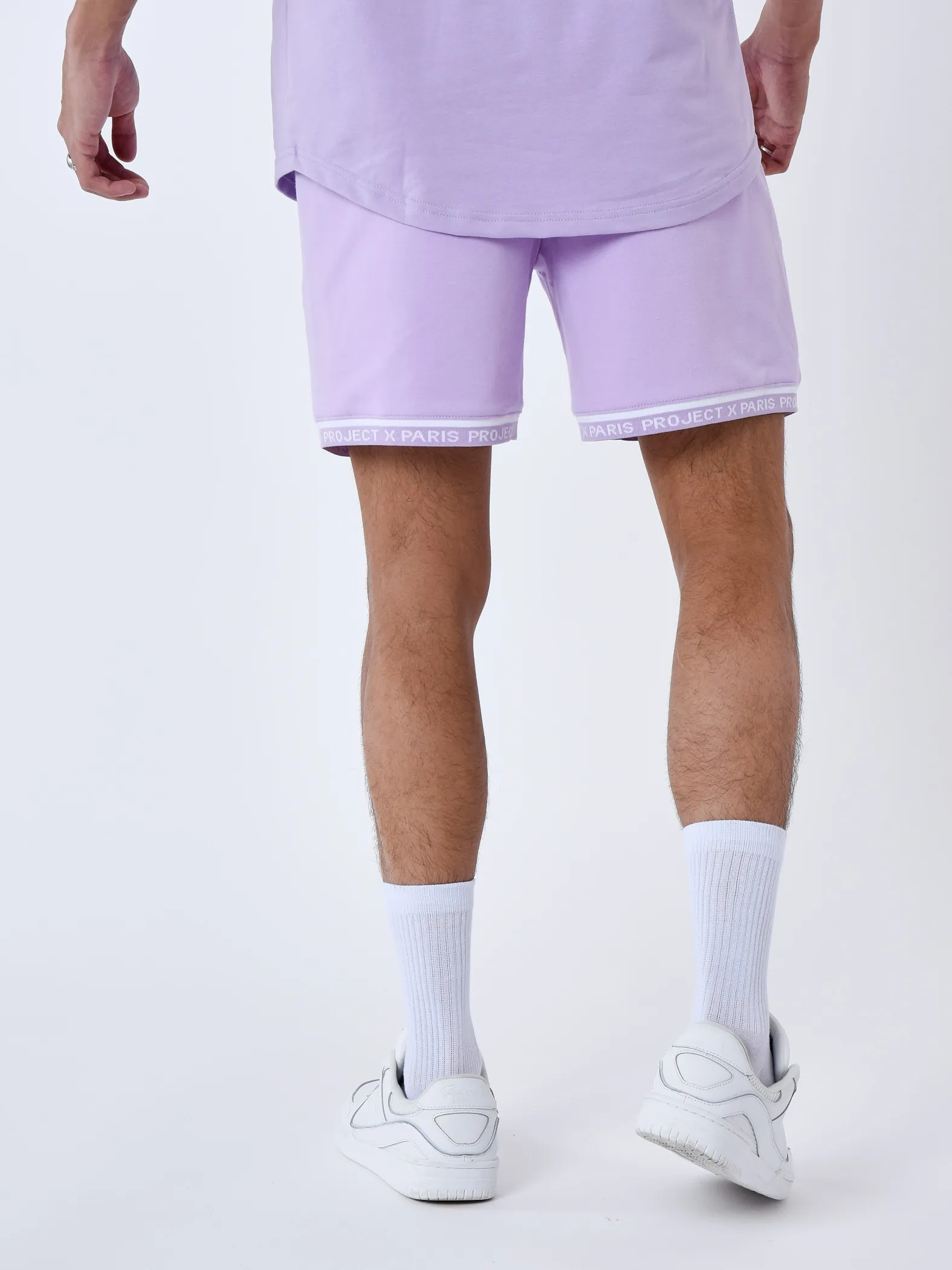 Pantalón corto con logotipo bordado