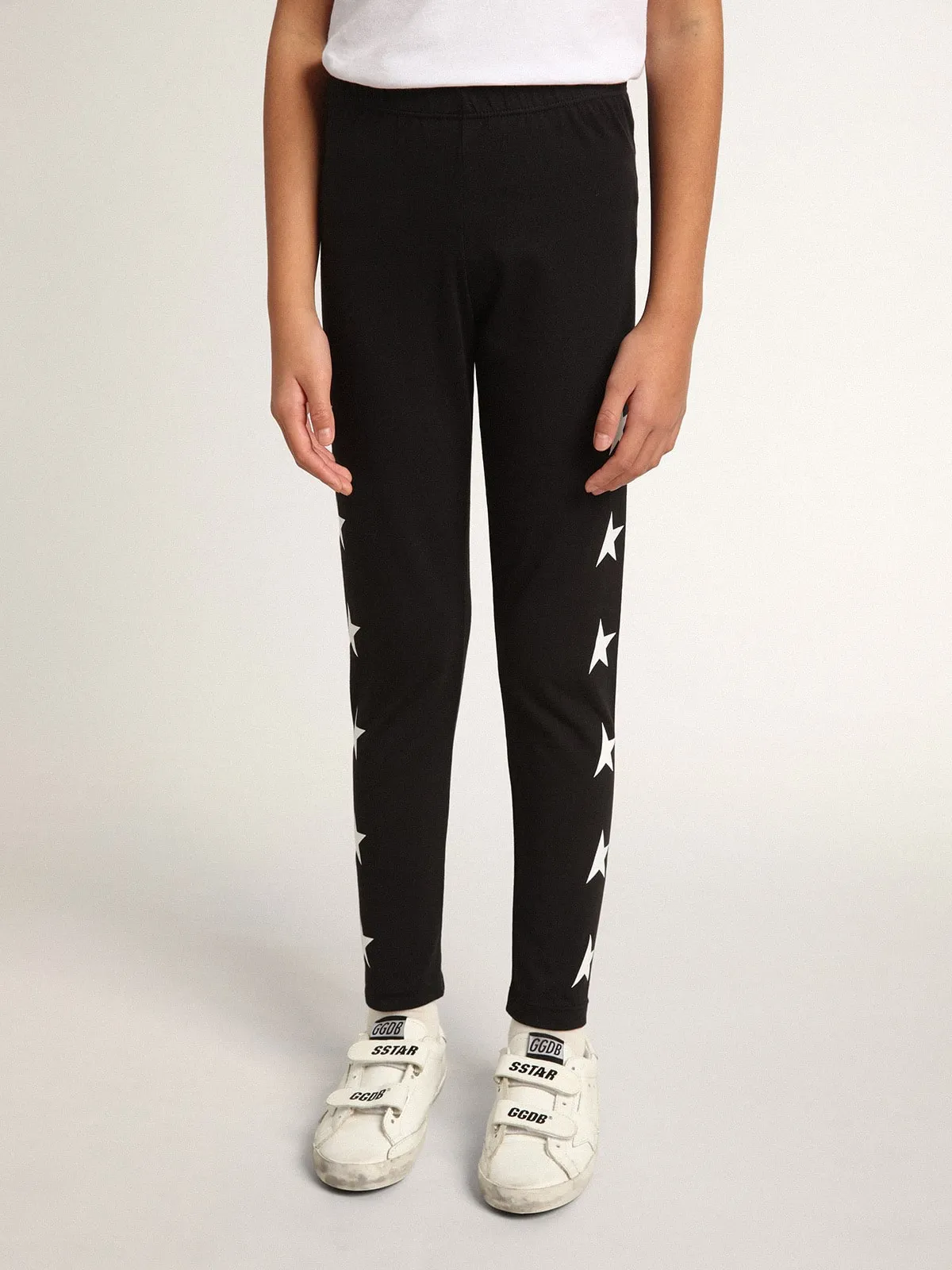 Pantalón leggings de color negro de niña con estrellas blancas en los lados
