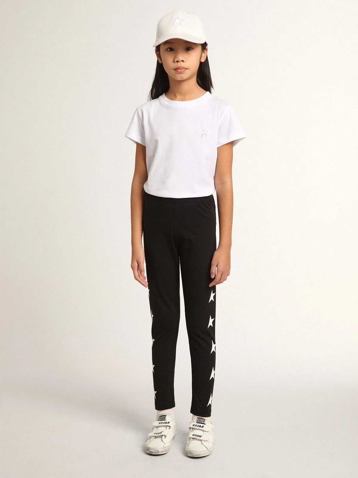 Pantalón leggings de color negro de niña con estrellas blancas en los lados