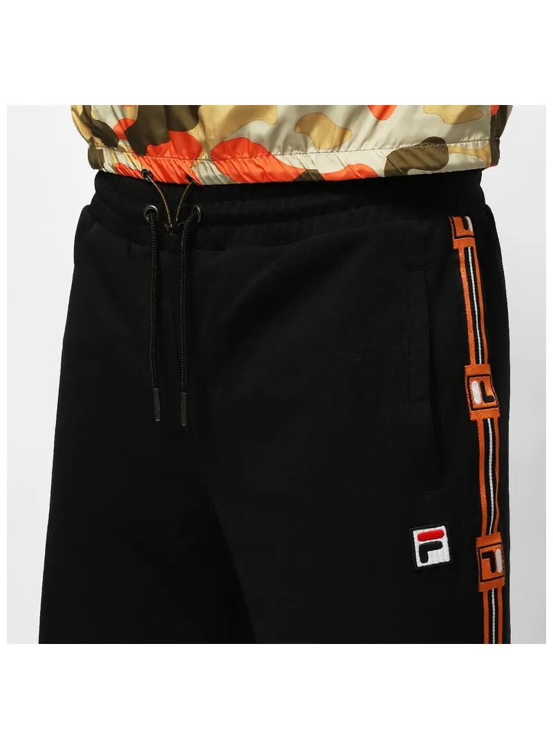 Pantalón Shorts corto FILA chico HALL SHORTS Ref. 687642 Negro y bandas naranjas laterales logo