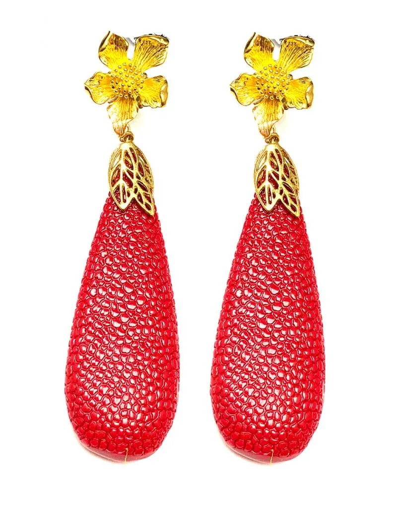 PENDIENTES LARGOS ROJOS CON LAGRIMA TEXTURA MANTARRAYA