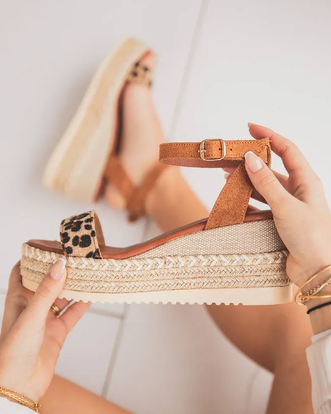 SANDALIA COMPUESTA DE CUERO ESTAMPADO DE LEOPARDO PARA MUJER  MJNP95