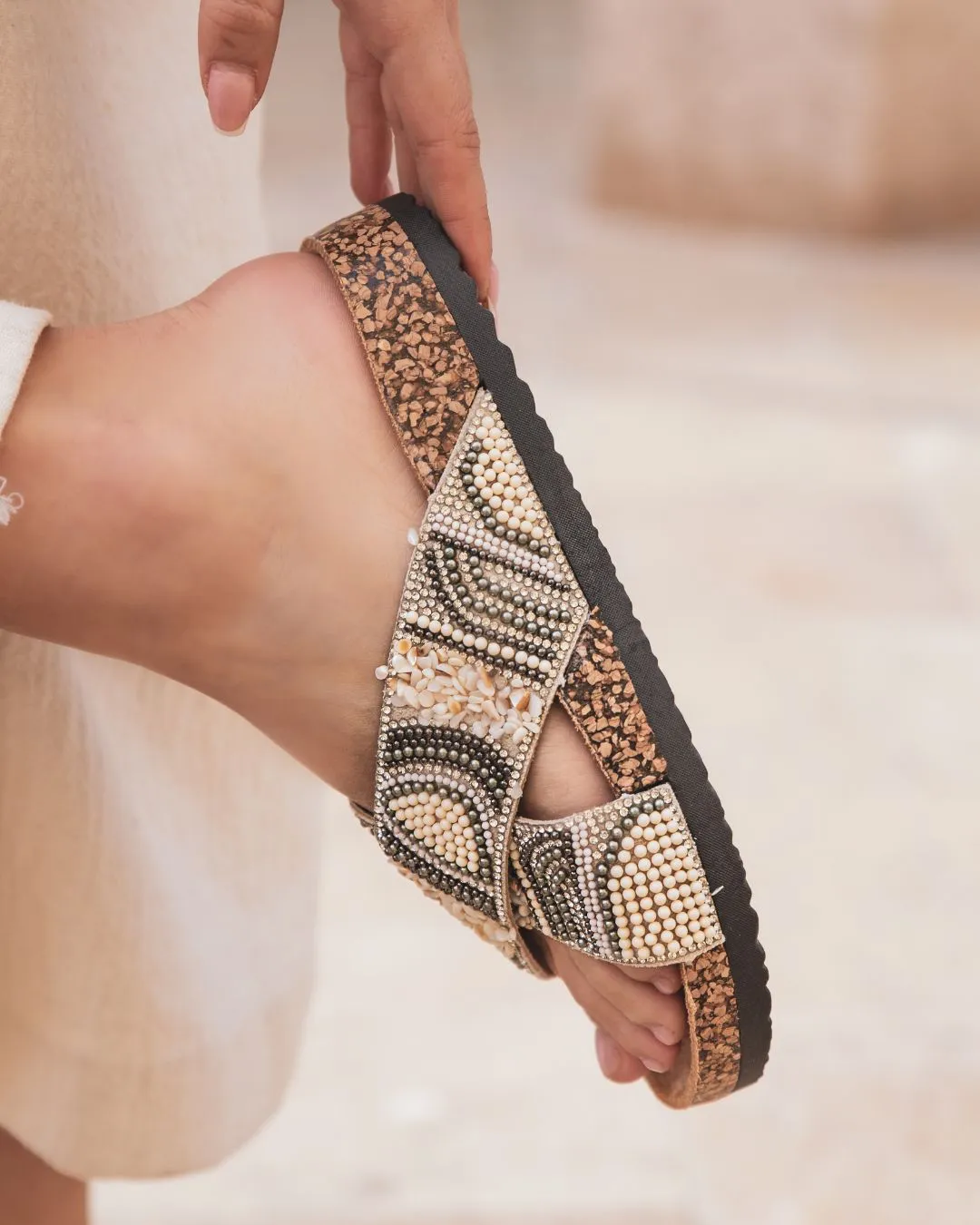 SANDALIA DE MUJER TIPO MULE CON ESTAMPADO BEIGE  DELPHINE