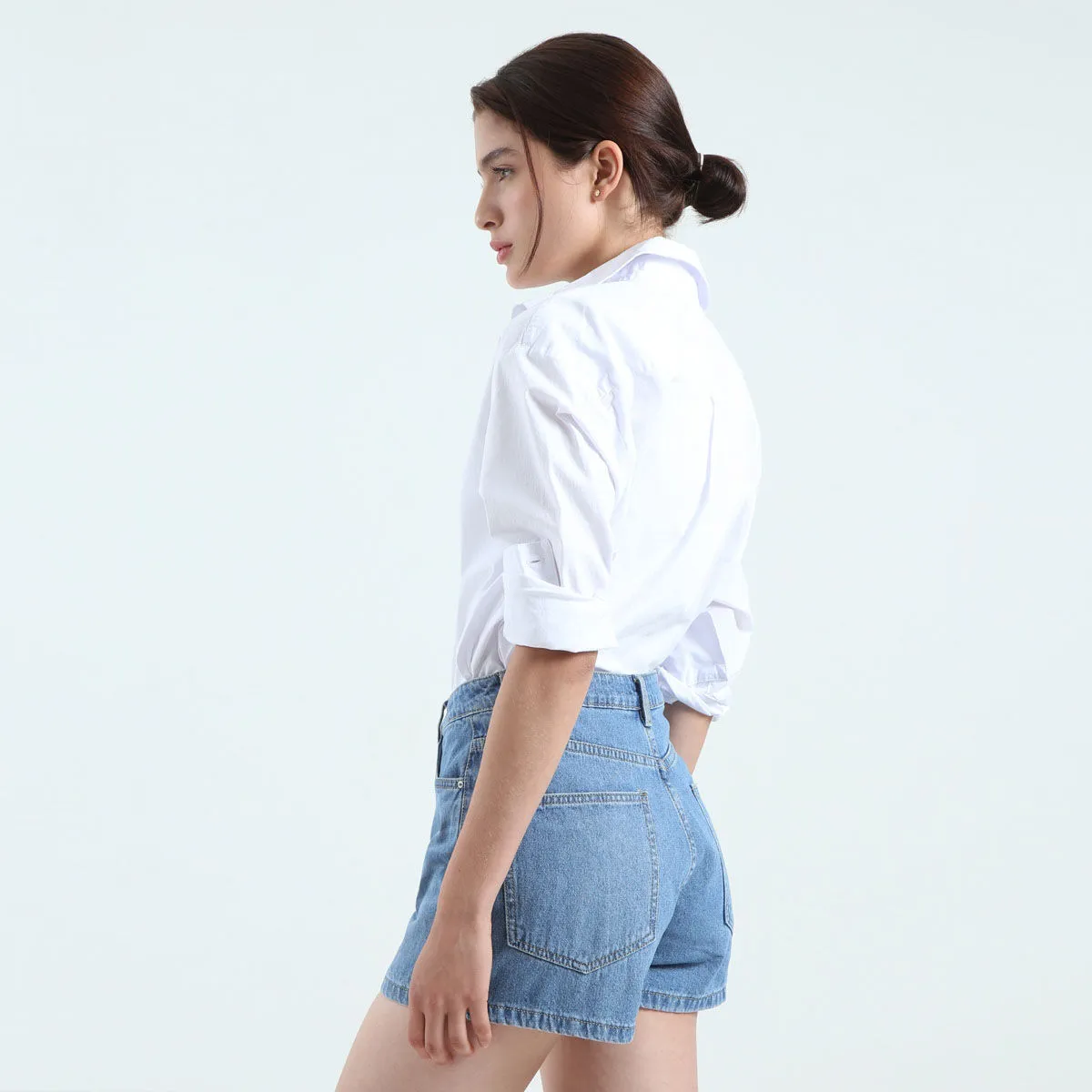 Short En Denim Con Desgastes