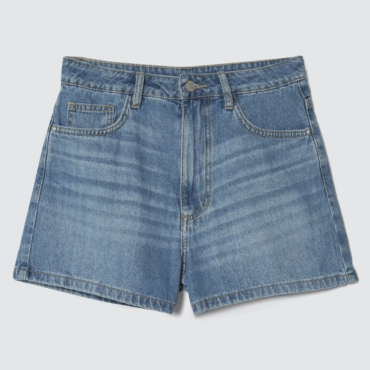 Short En Denim Con Desgastes