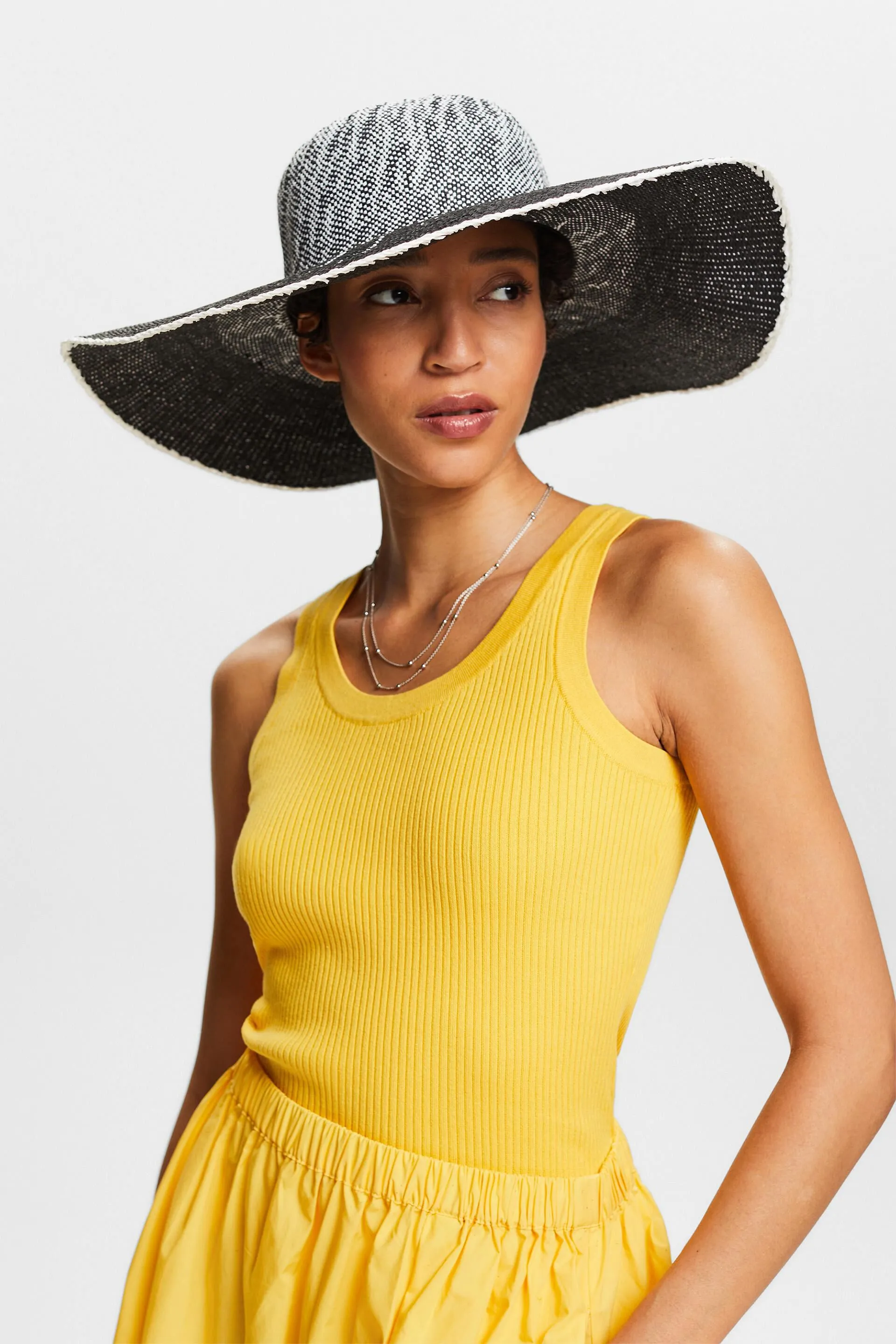 Sombrero bicolor con efecto degradado