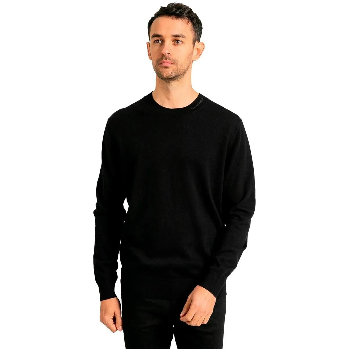  SUDADERA CON LOGO EN EL CUELLO