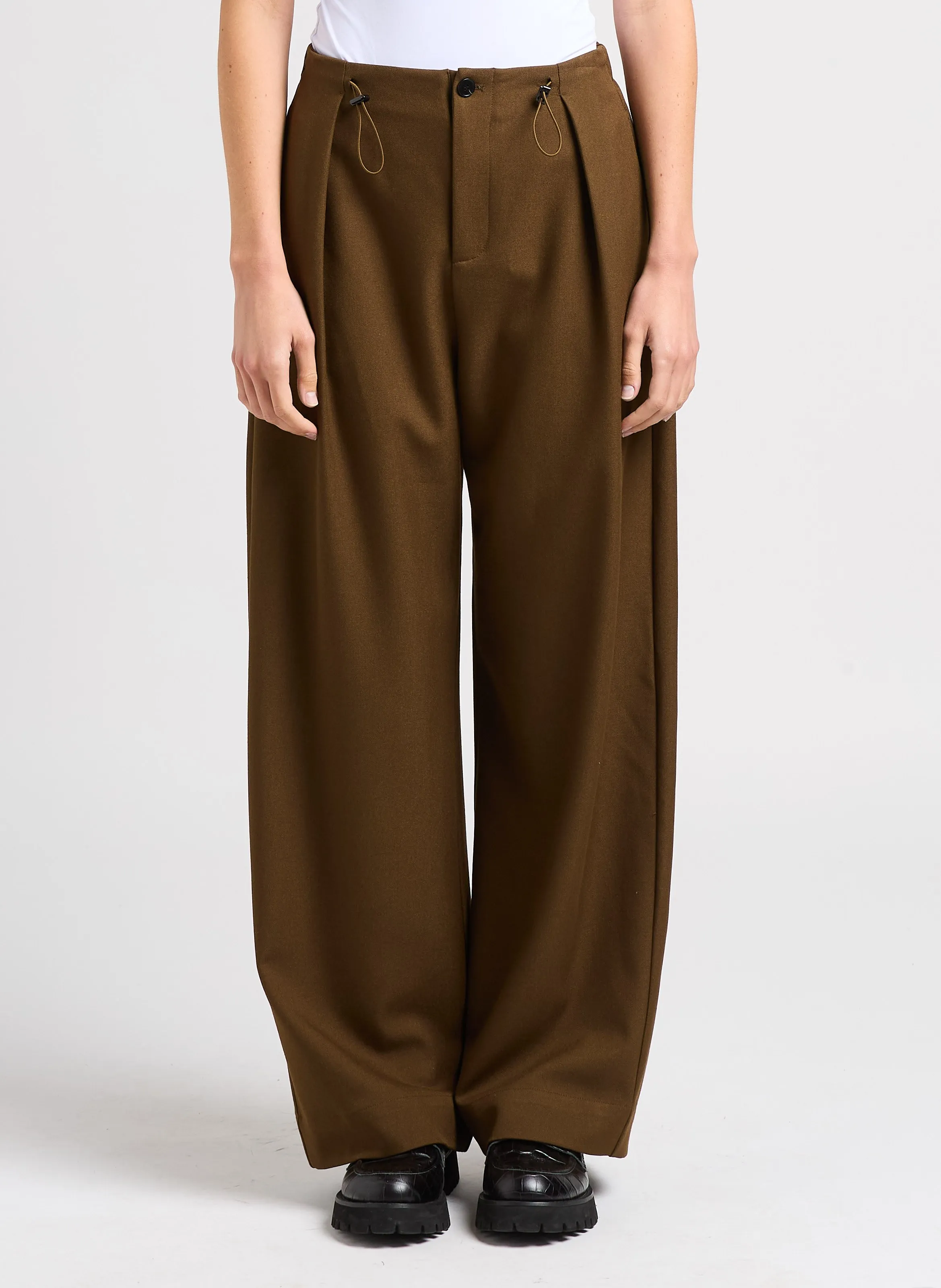 SUNCOO JIO  PANTALóN DE TALLE ALTO ANCHO EN MARRON