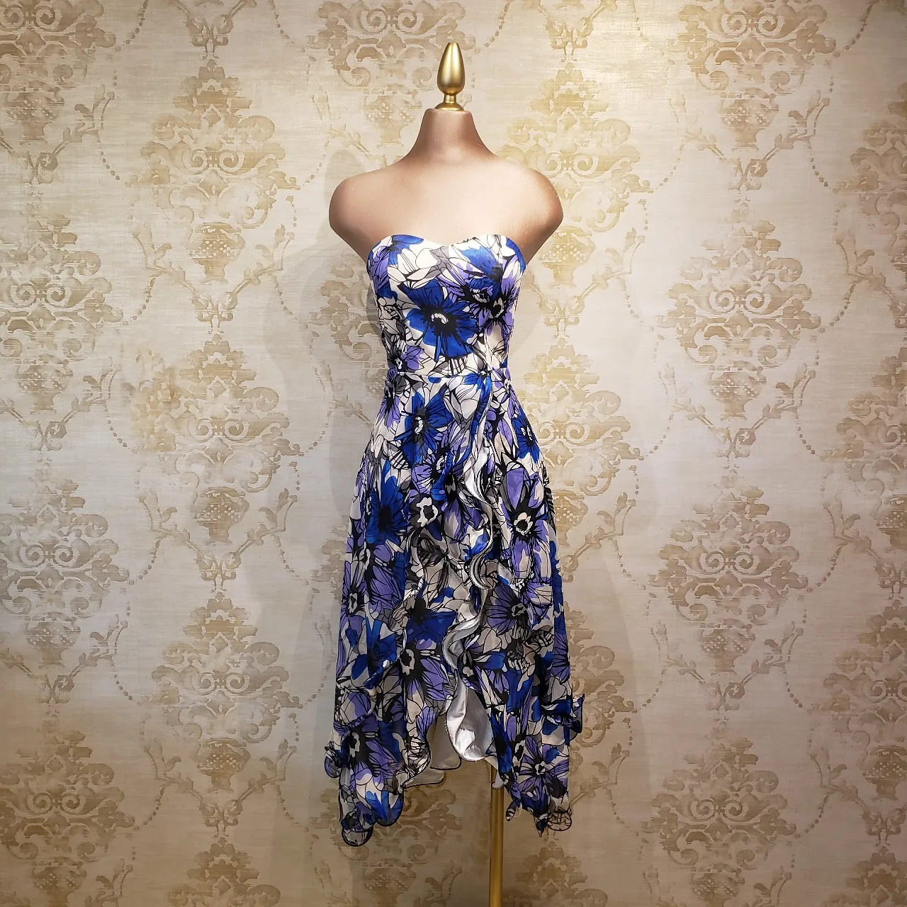 Vestido Azul Largo con Estampado Blanco de Flores