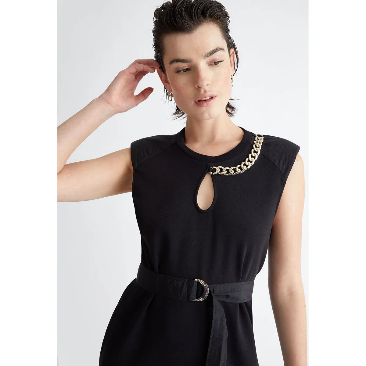 Vestido de felpa con cadena