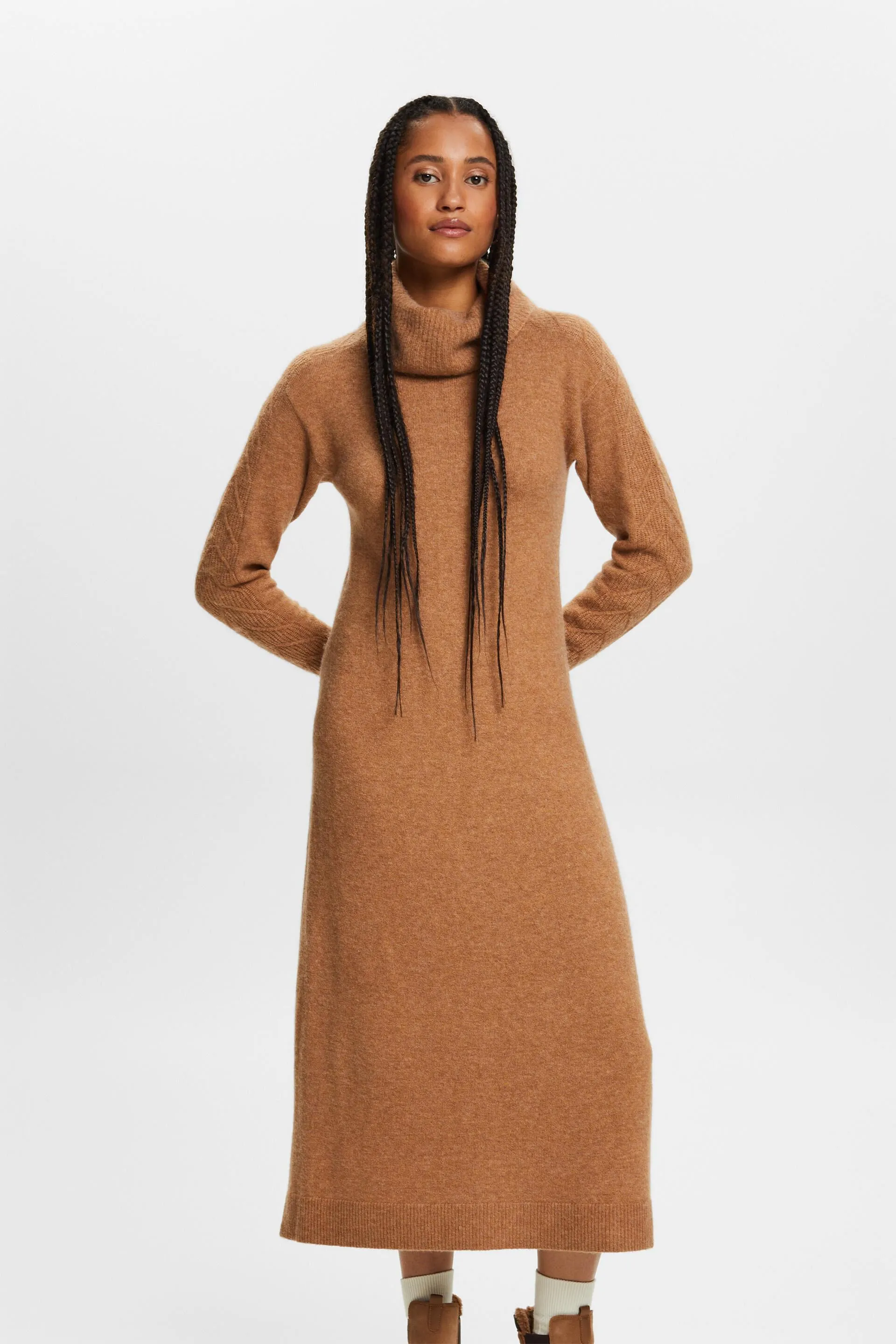 Vestido midi con cuello alto