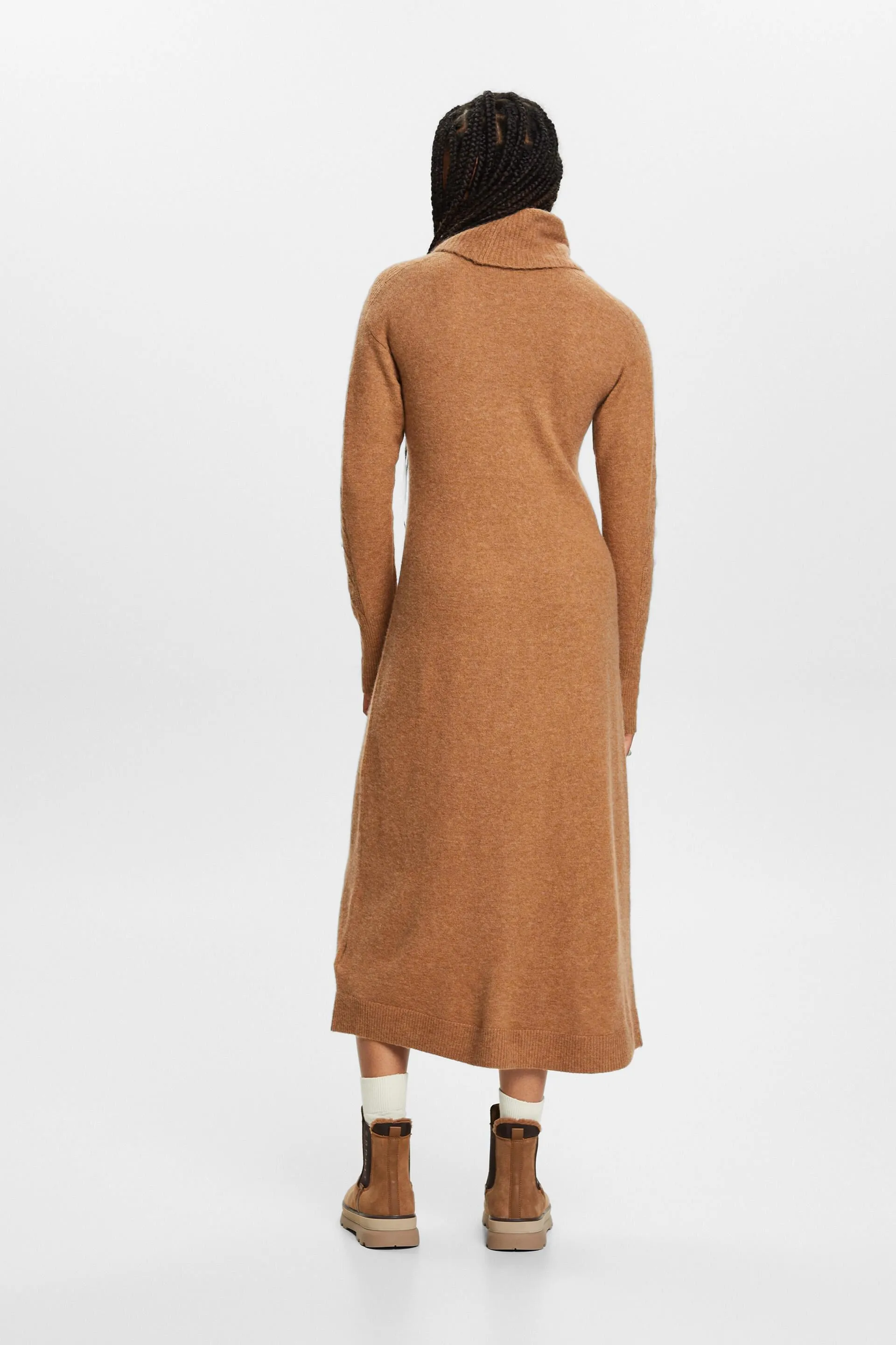 Vestido midi con cuello alto