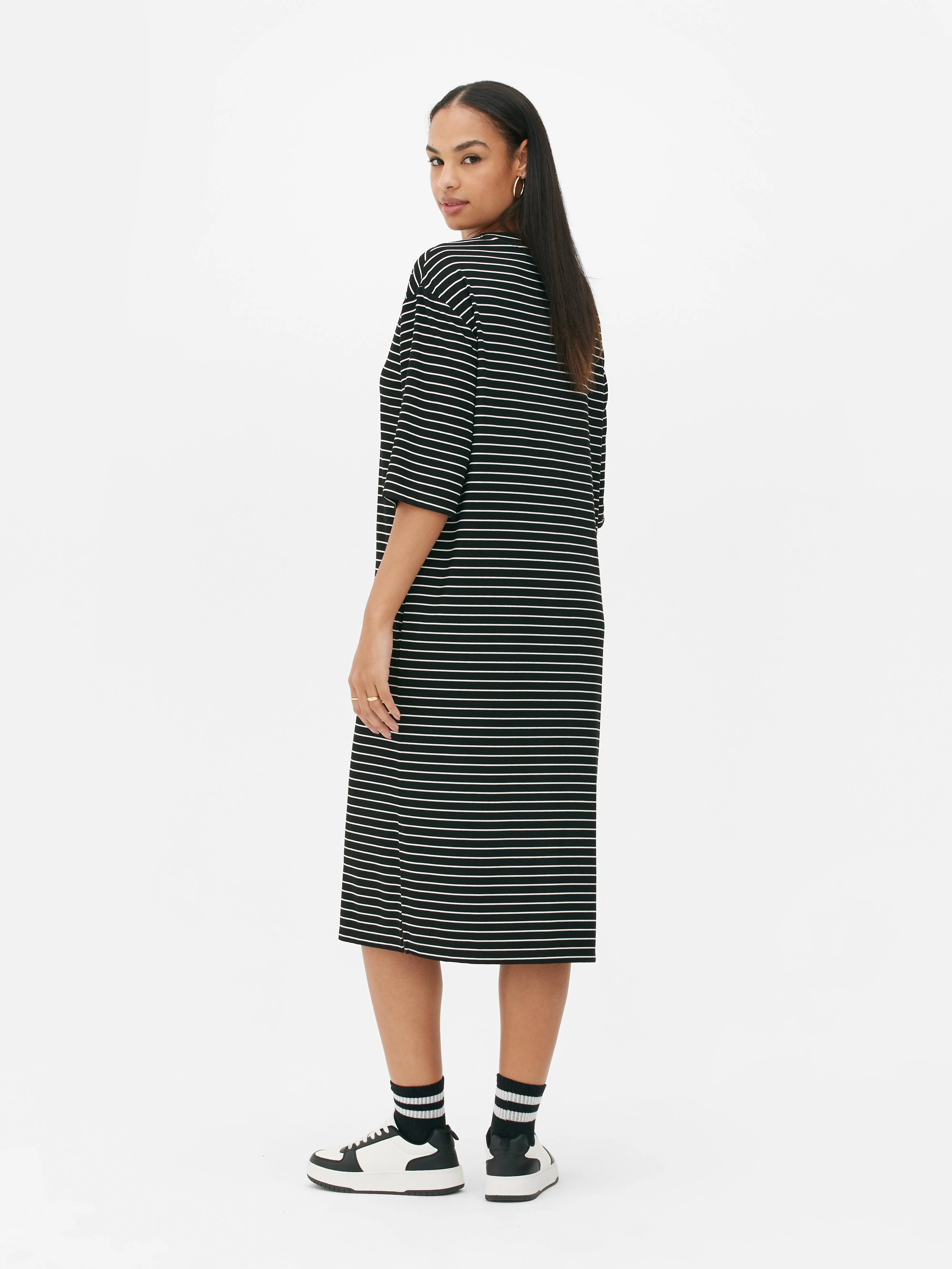 Vestido midi tipo camiseta de The Edit