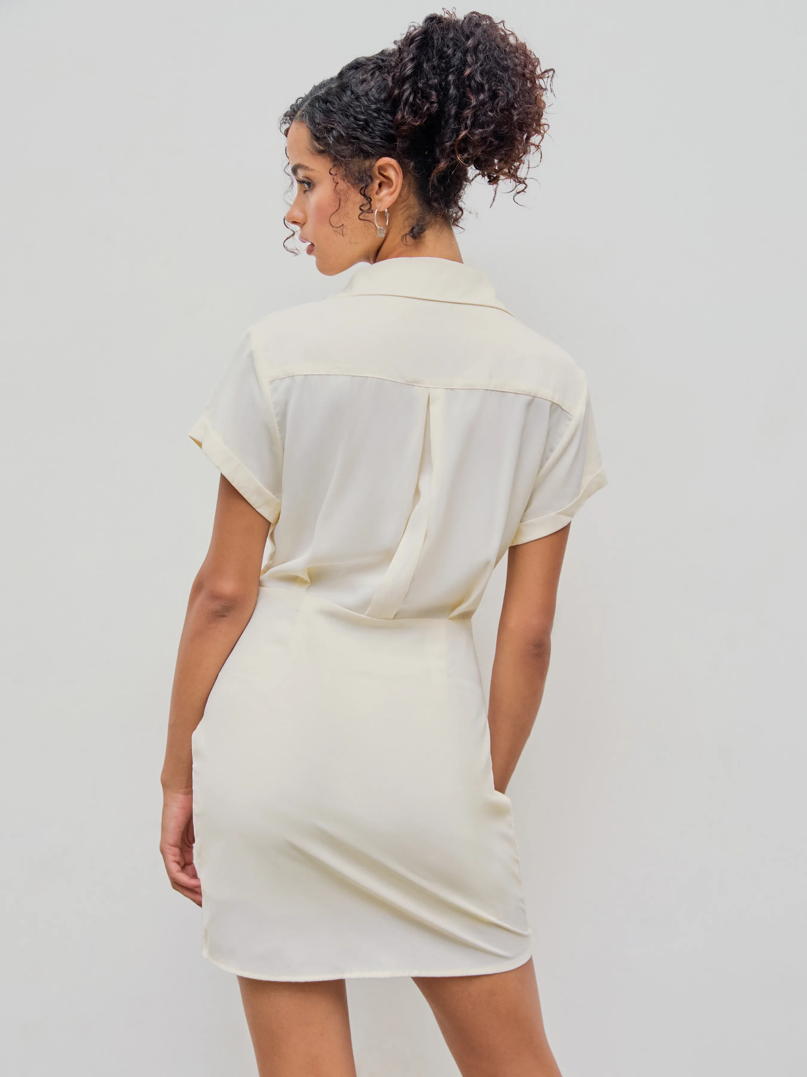  Vestido Mini con Hebilla de Envoltura de Collar