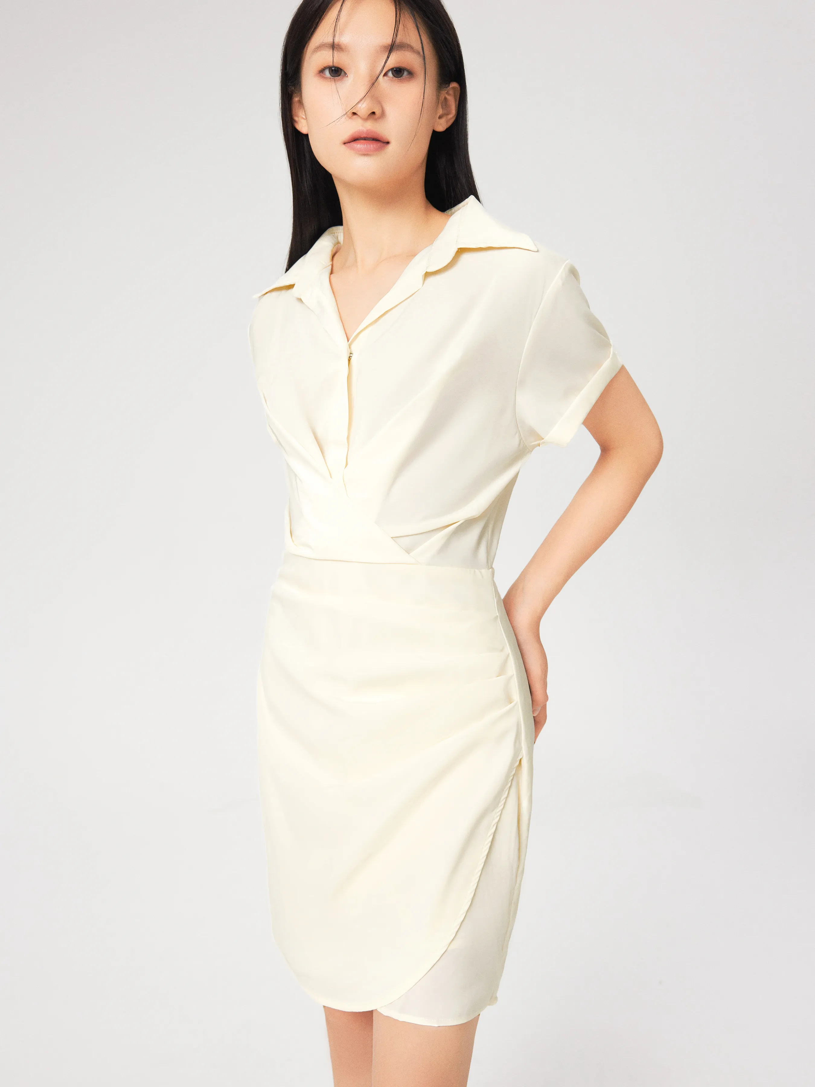  Vestido Mini con Hebilla de Envoltura de Collar