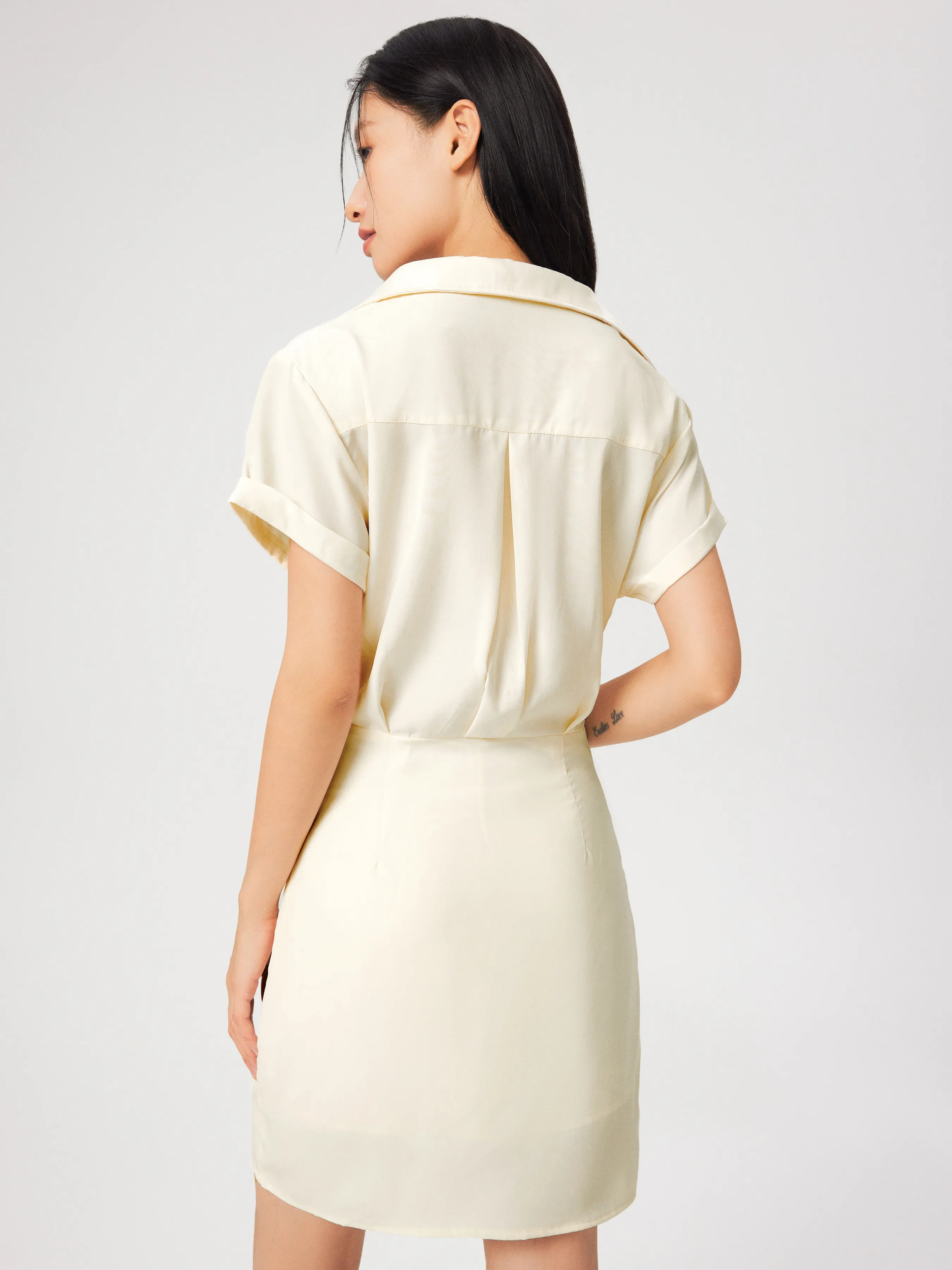  Vestido Mini con Hebilla de Envoltura de Collar