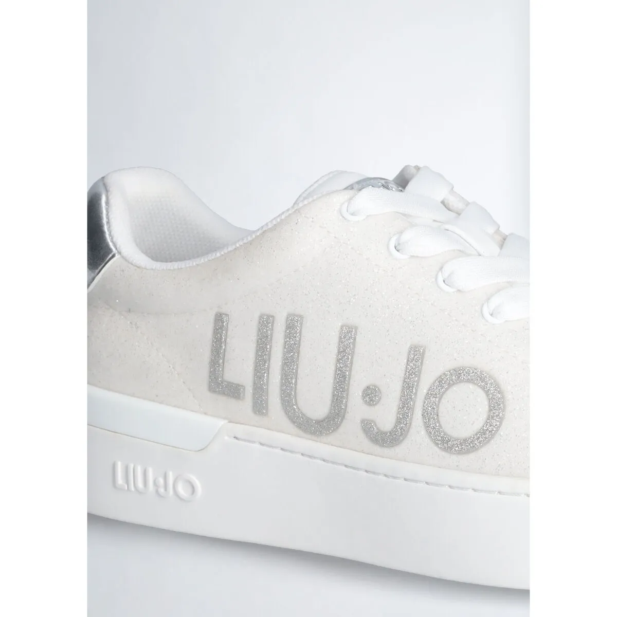 Zapatillas con brillo y logotipo grande